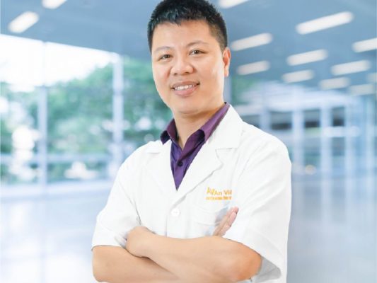 bác sĩ Nguyễn Hoàng Sơn 